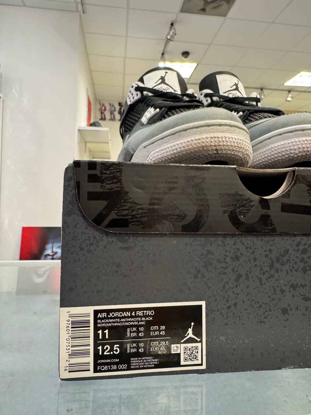 Preowned Jordan 4 Retro Fear
