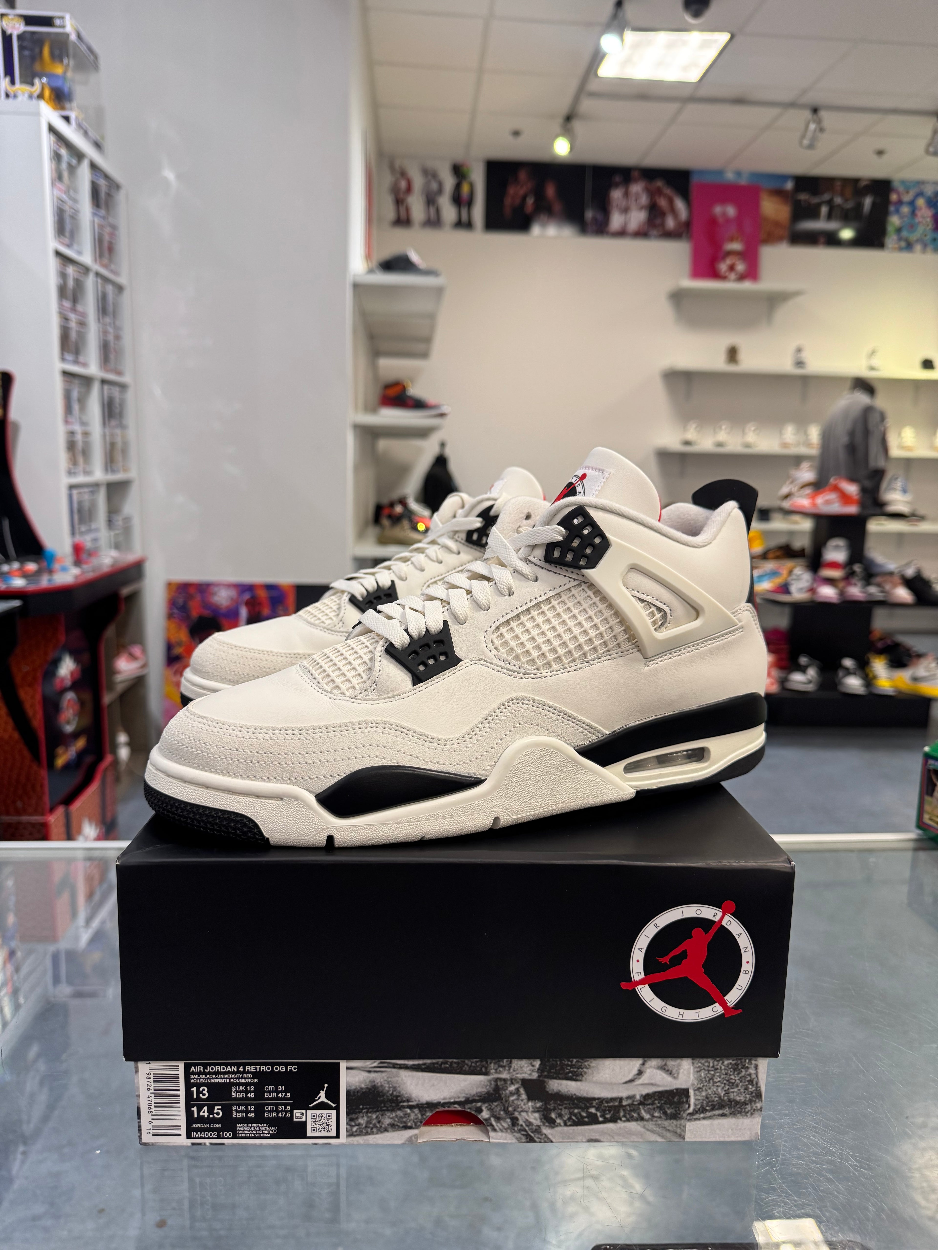Preowned Jordan 4 Retro Flight Club