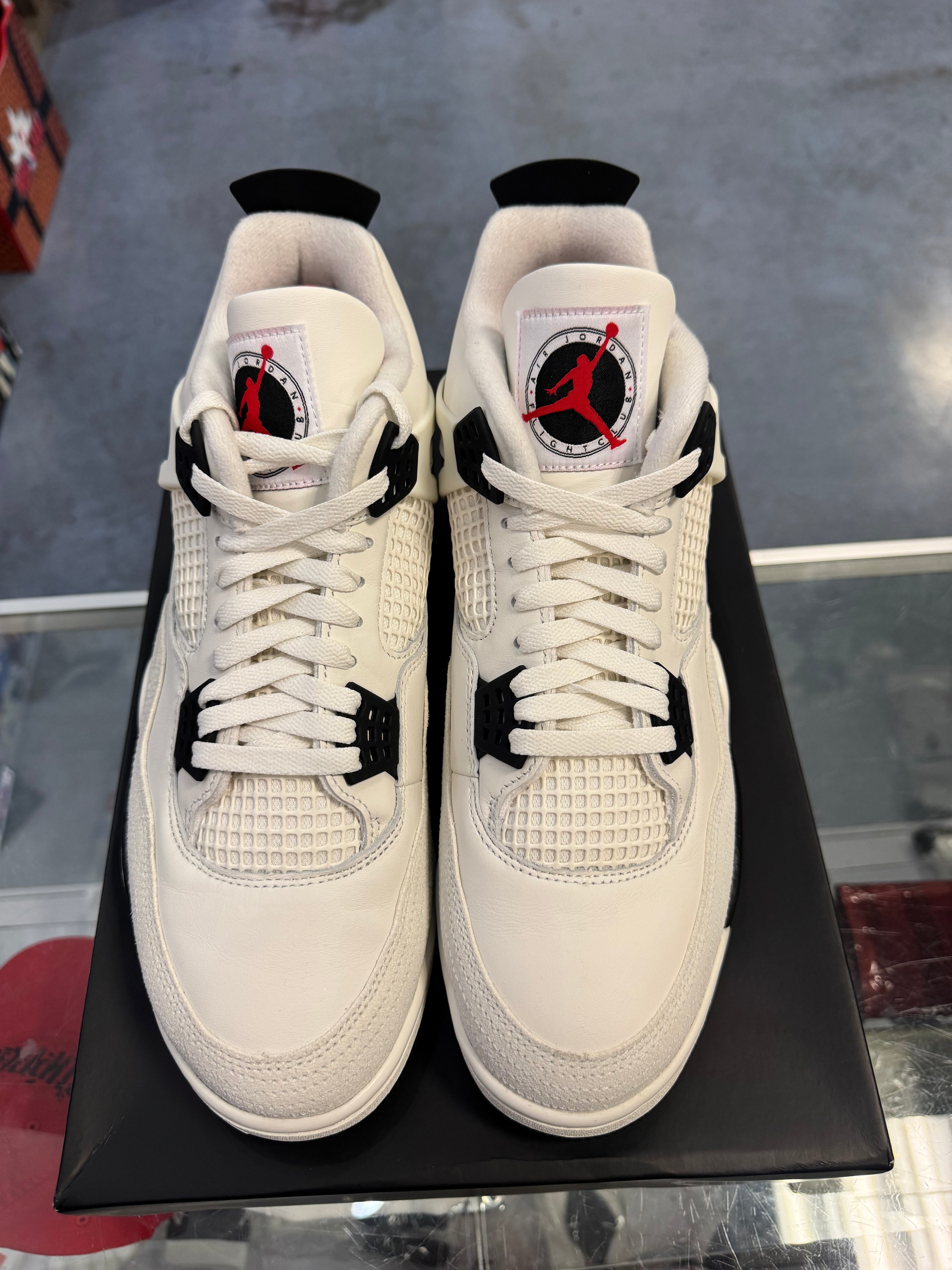 Preowned Jordan 4 Retro Flight Club