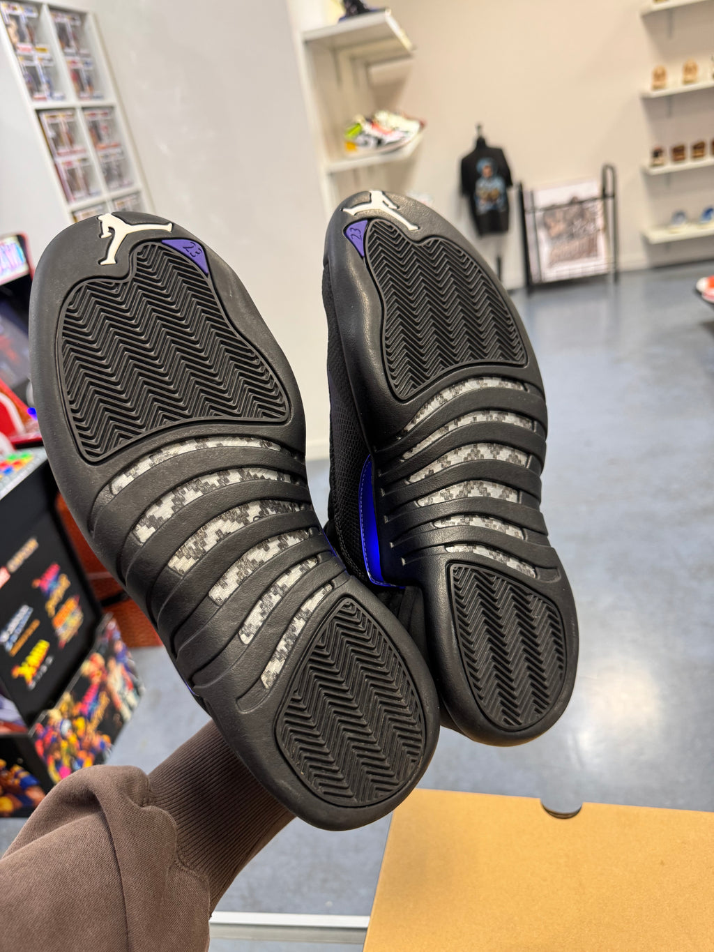Preowned Jordan 12 Retro Black Dark Concord