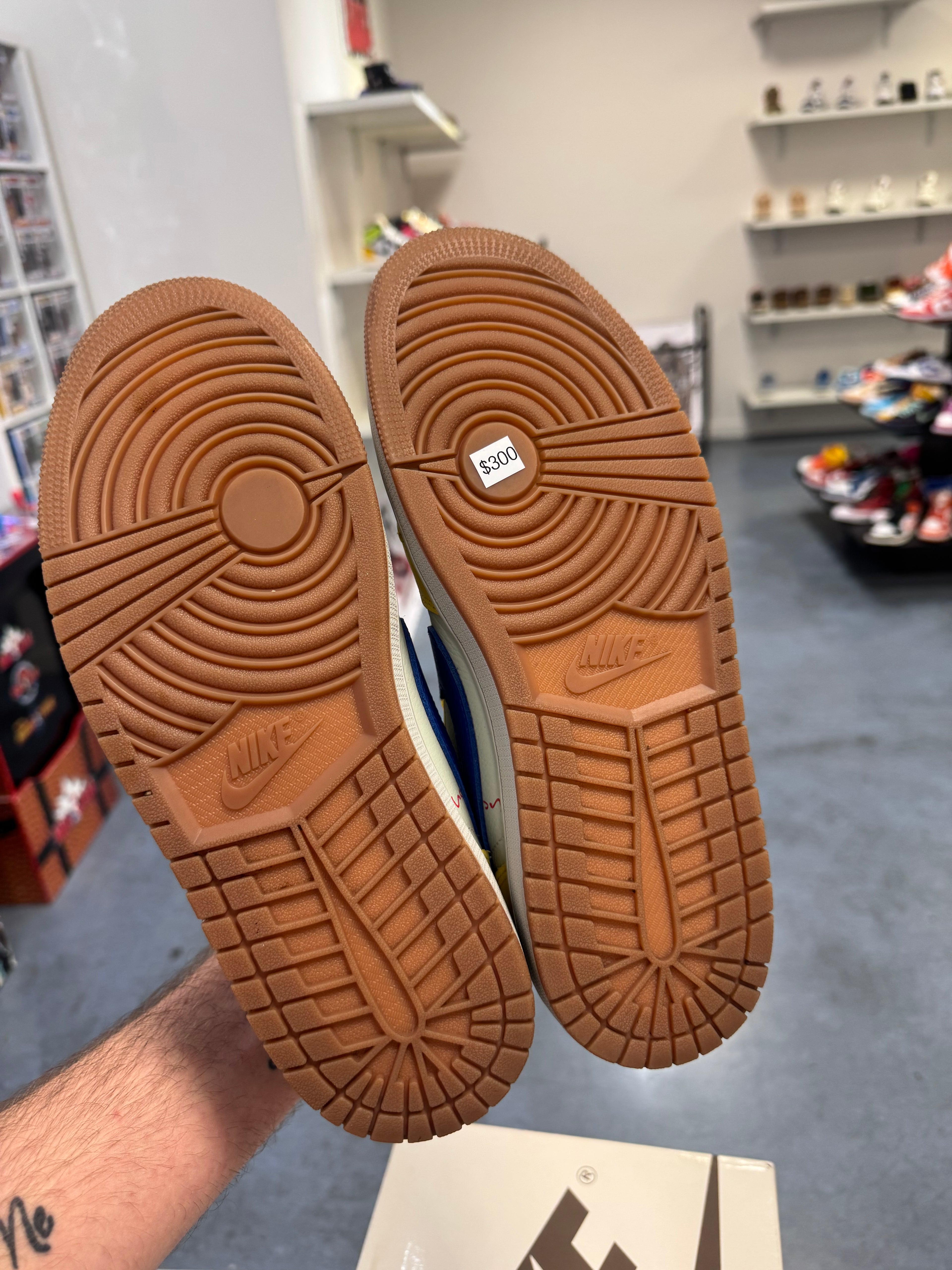 Preowned Jordan 1 Low Travis Scott Canary