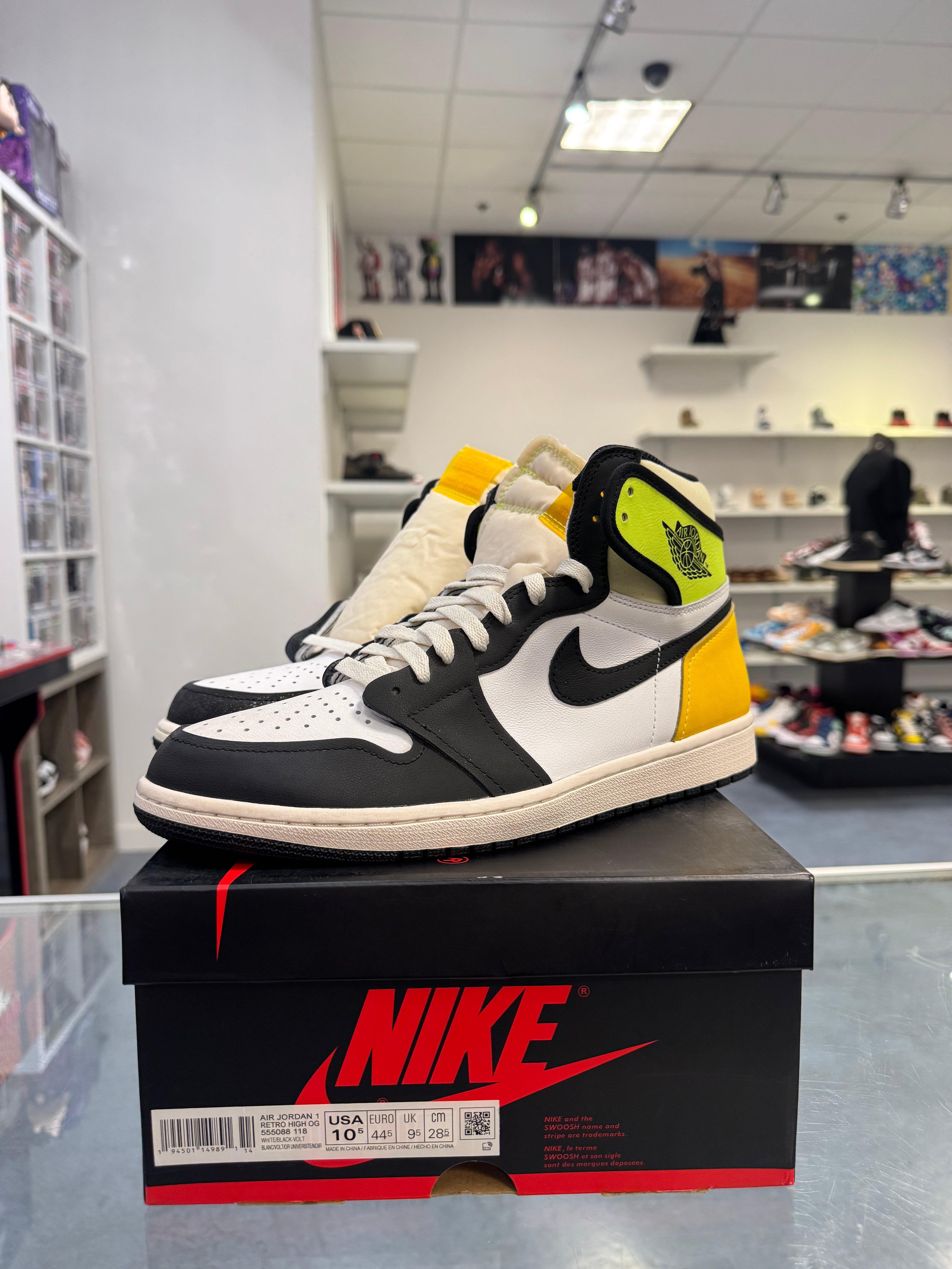 Preowned Jordan 1 Retro High Black Volt