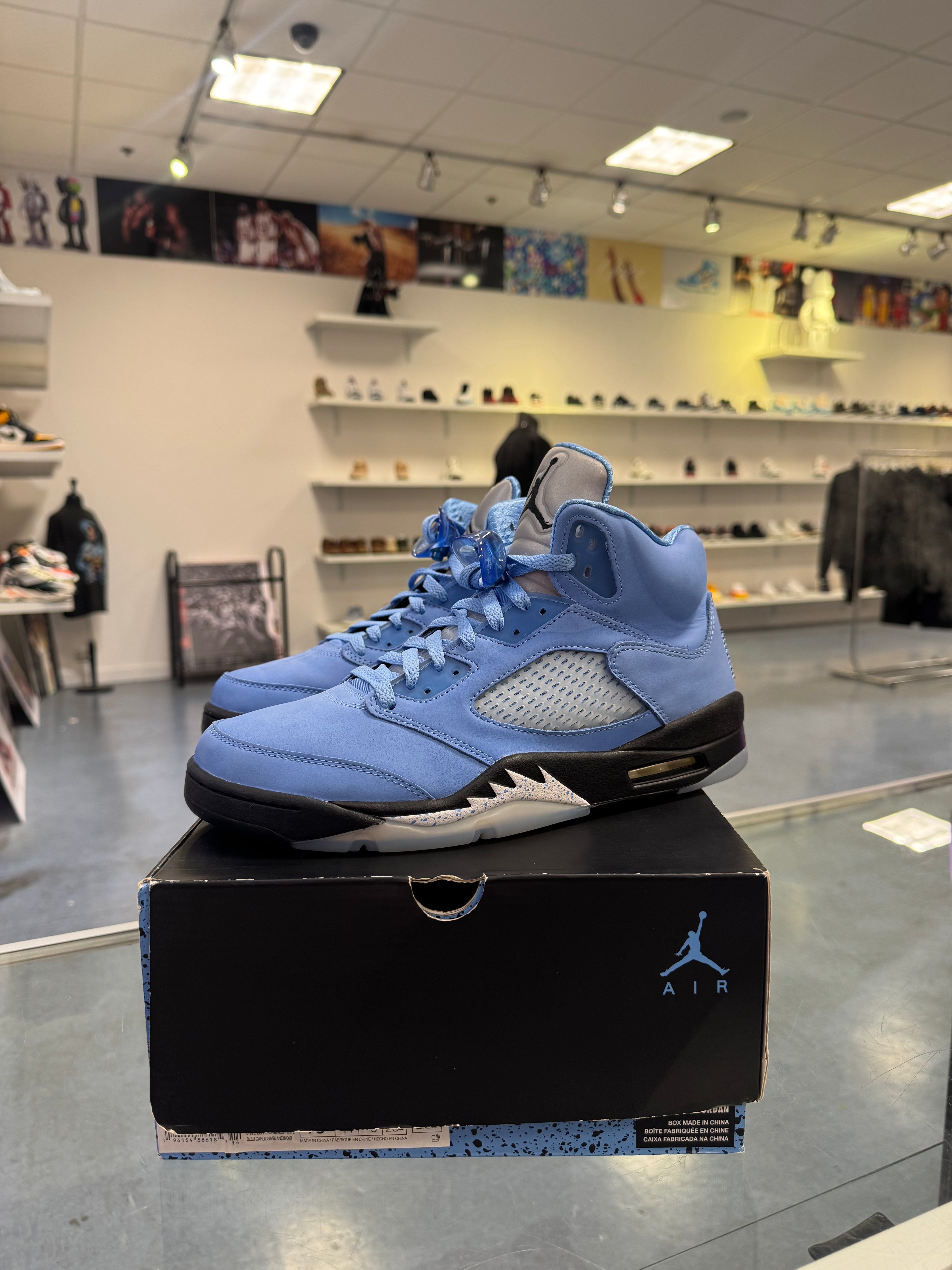 Preowned Jordan 5 Retro UNC