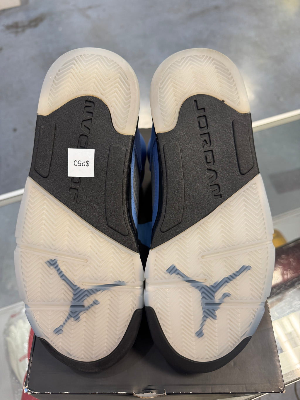 Preowned Jordan 5 Retro UNC