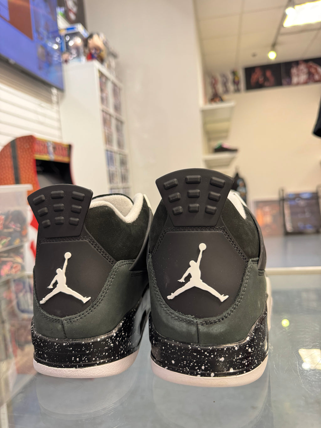 Preowned Jordan 4 Retro Fear 2024 Pair